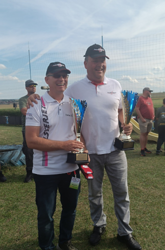 Die Sieger Enrico Thäter und Ralph Losemann beim European Flight Champion 2023 in Modelcity CZ